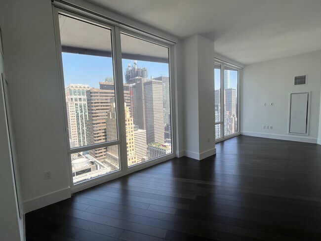 Building Photo - 222 E 44th St