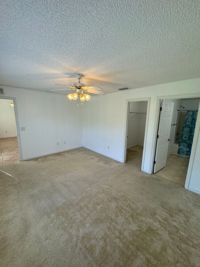 Building Photo - 3 bedroom 2 bathroom smoke free home