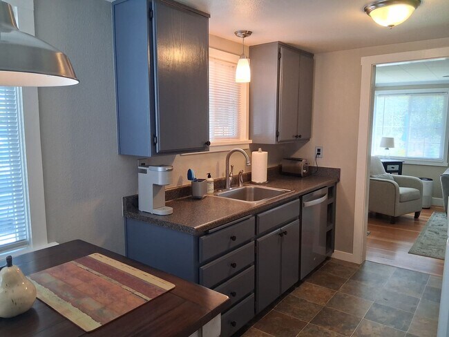 Foto del edificio - Kelsey's Cottage: Fully Furnished 2 bd/1ba...