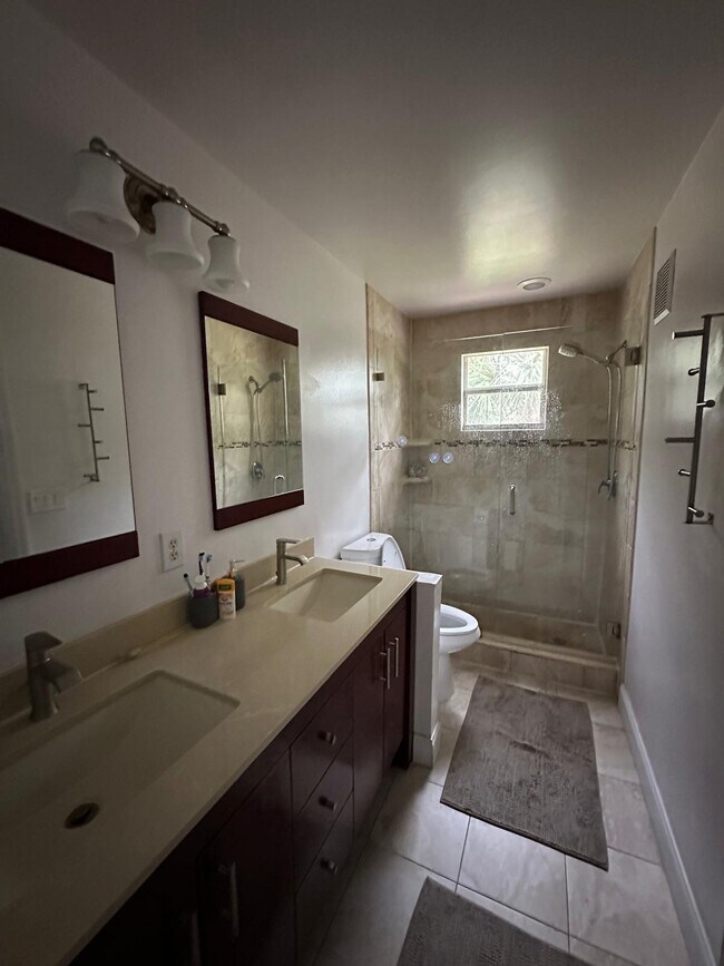 Foto del edificio - 349 SW 121st Ave