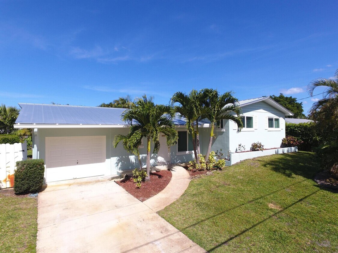 Primary Photo - 743 Ibis Way
