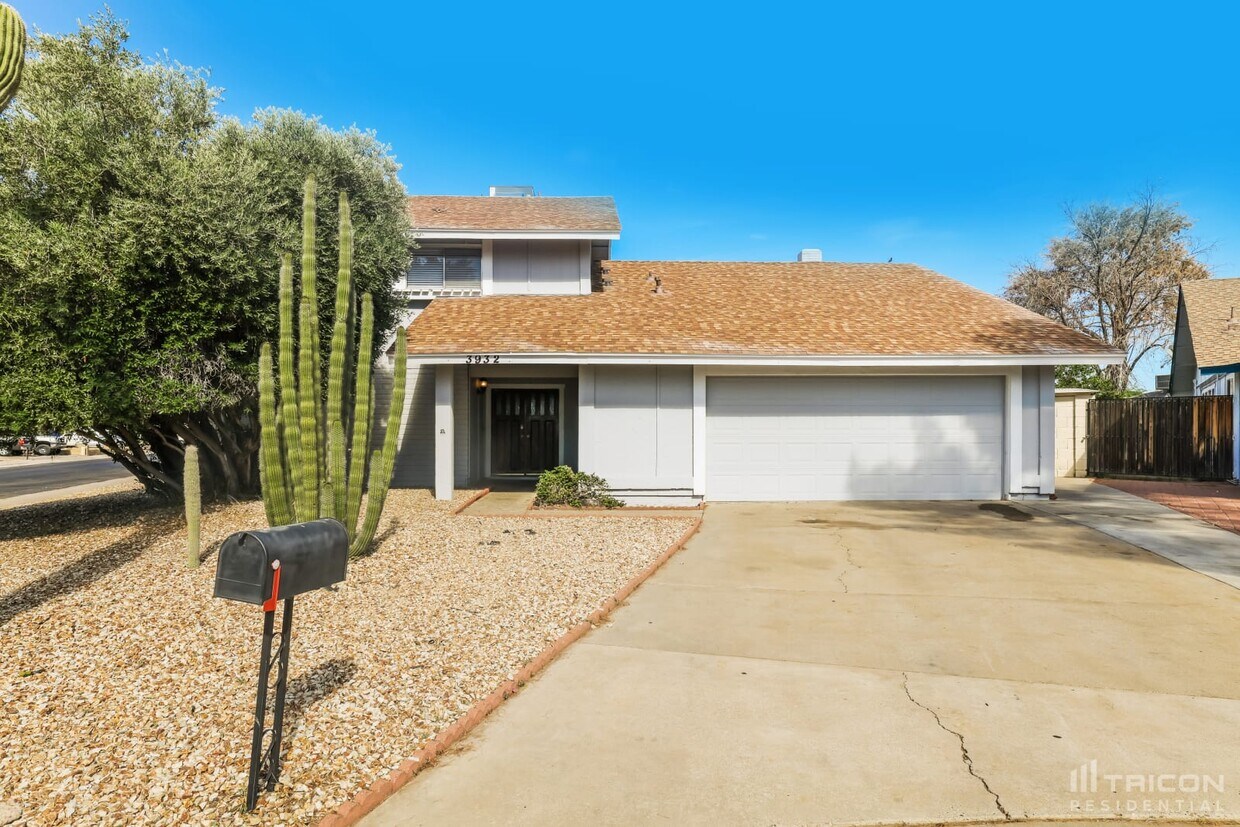 Foto principal - 3932 W Gelding Dr