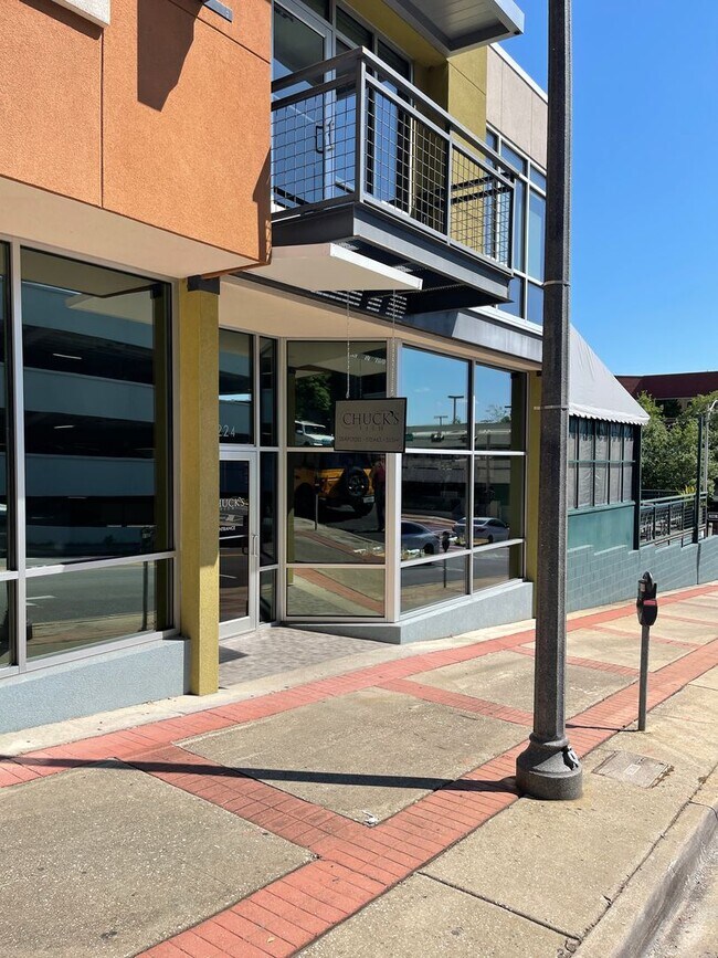 Building Photo - Beautiful Downtown Condo!