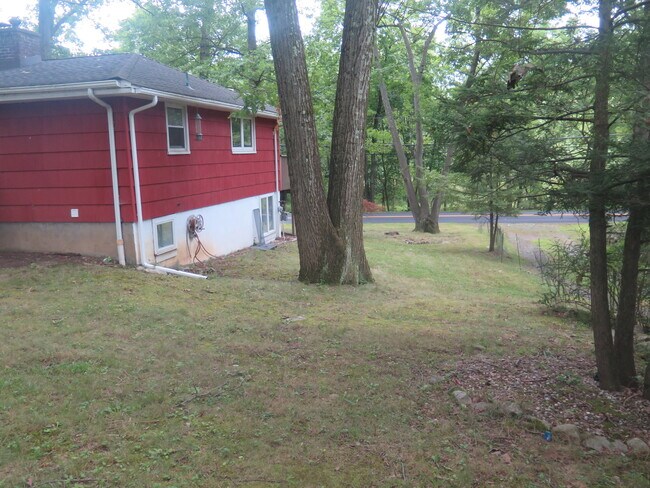 Building Photo - 10 Knapp Rd