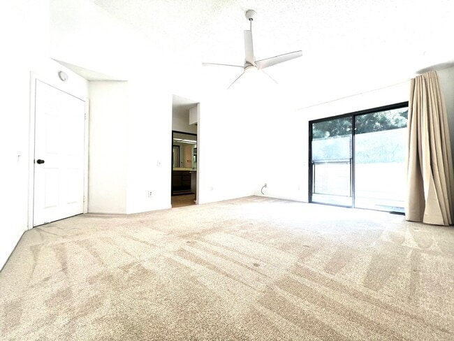 Building Photo - 4553 Chateau Dr