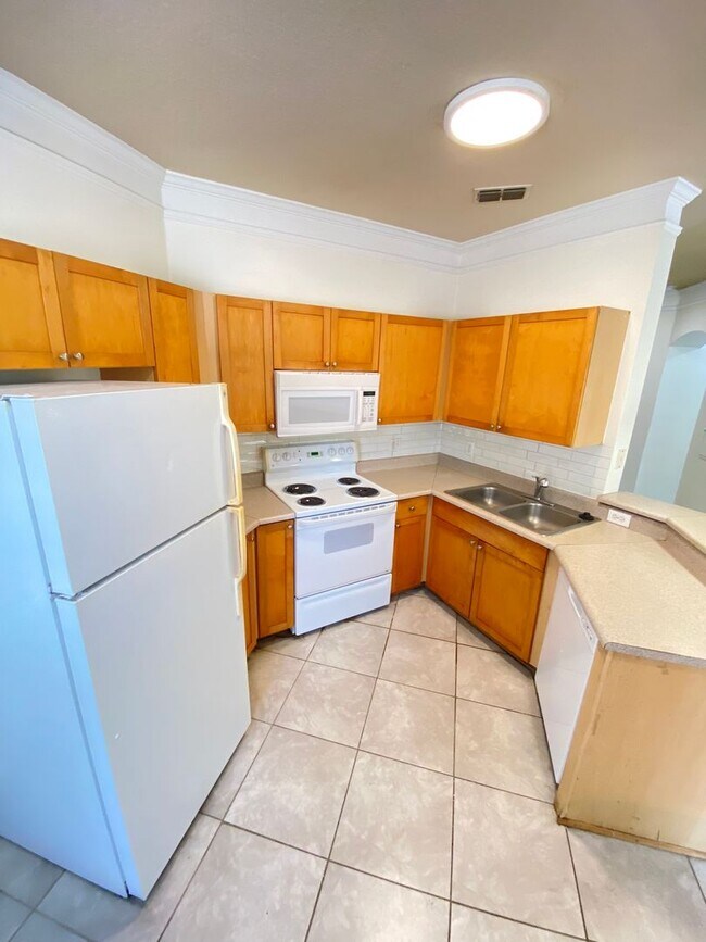 Foto del edificio - 3Bdrm 2Bath w/ garage -- Gated Community o...