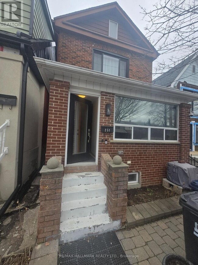 Building Photo - 251 Silverthorn Ave