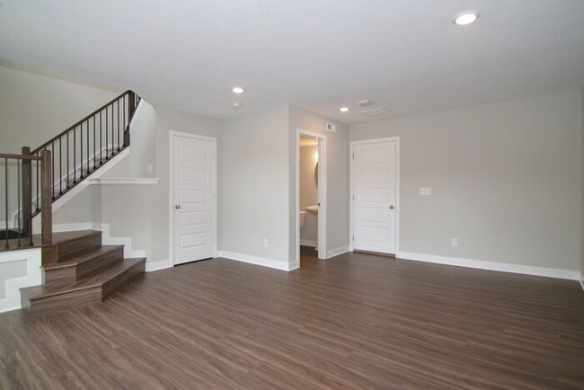 Foto del edificio - Beautiful Zionsville Townhome - Special Of...