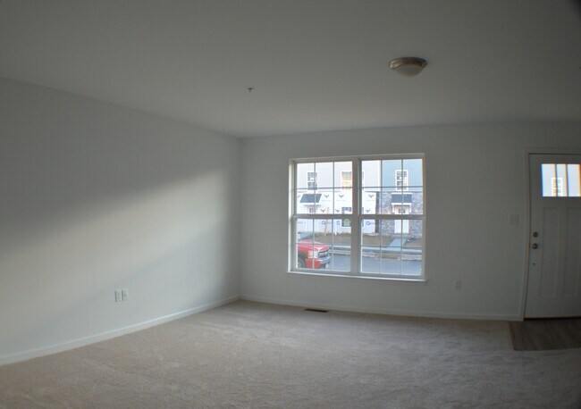 Building Photo - 5135 Laurel Valley Ln