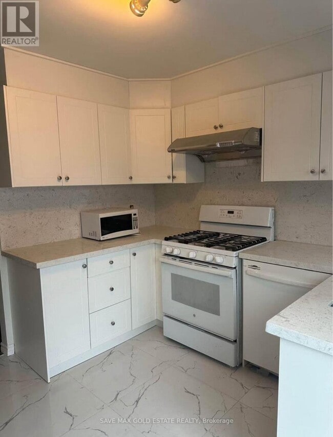 Building Photo - 75-75 Strathaven Dr