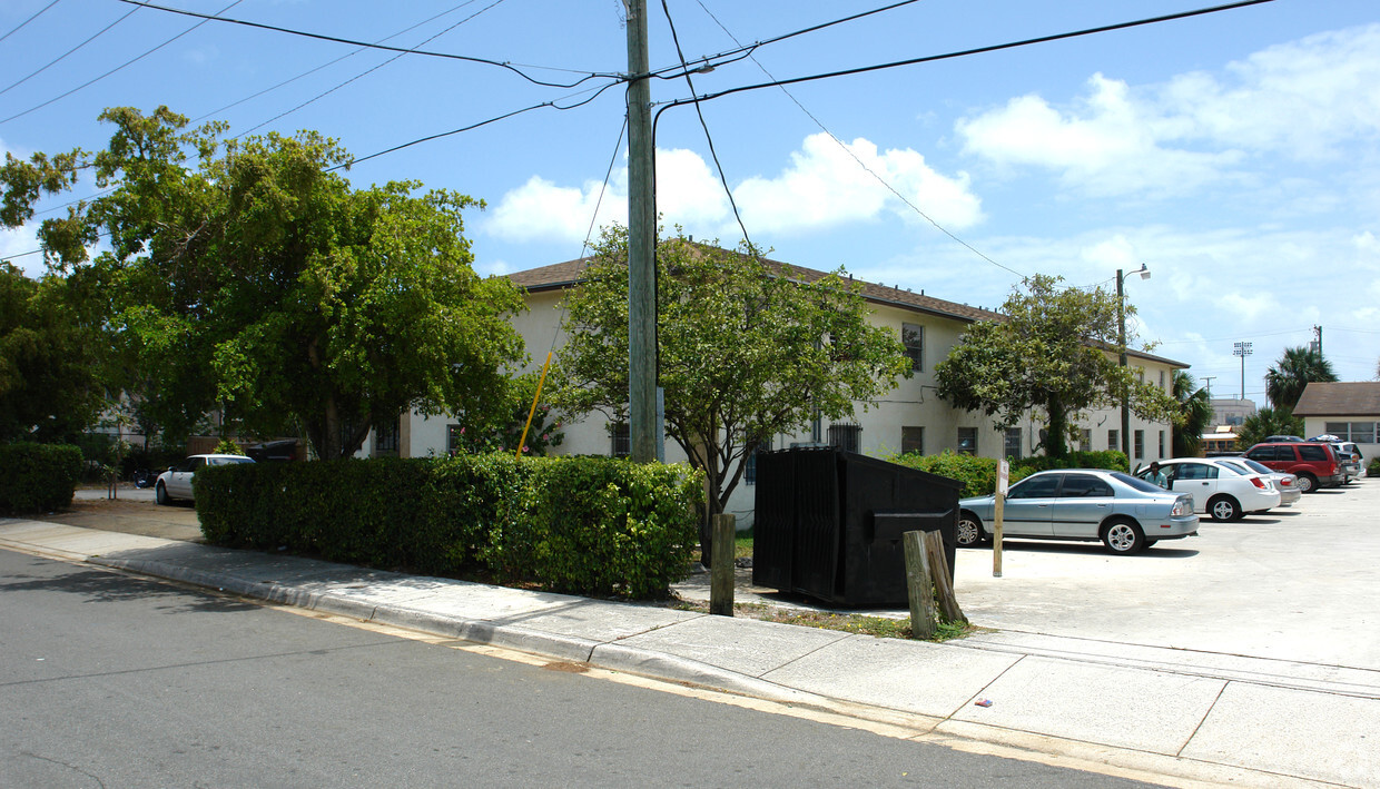Building Photo - 1743 2nd Ave N