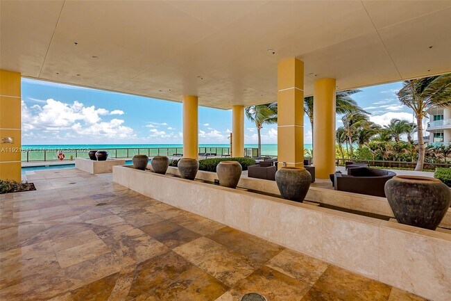 Foto del edificio - 16275 Collins Ave