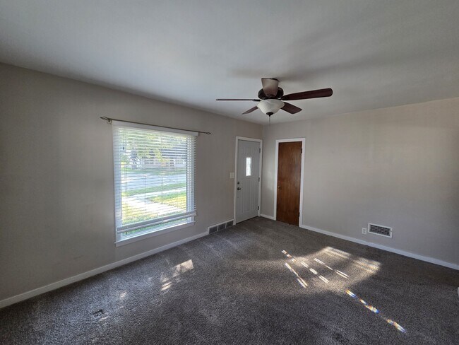 Building Photo - 1611 Schreiber St