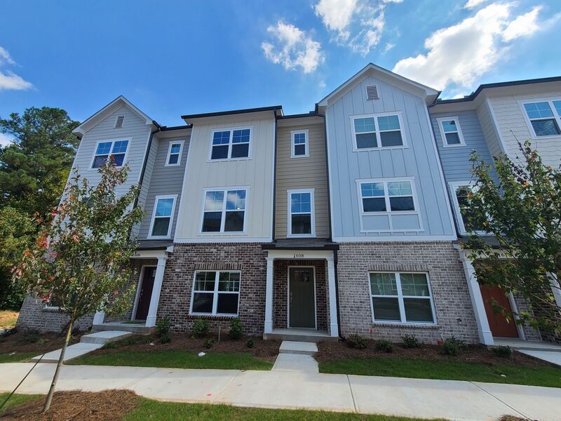 Primary Photo - 1608 Falcon Crest Way