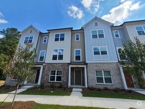 Building Photo - 1608 Falcon Crest Way