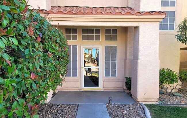 Building Photo - 2121 Tyler Dr
