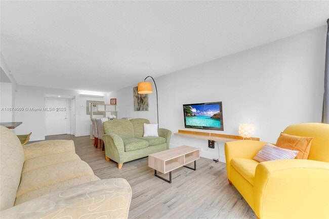 Foto del edificio - 1000 Parkview Dr