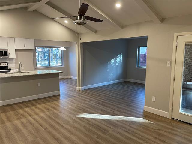 Building Photo - 701 W Pleasantview Dr