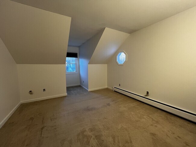 Building Photo - Large 1 Bedroom Condo- Pines Edge Condomin