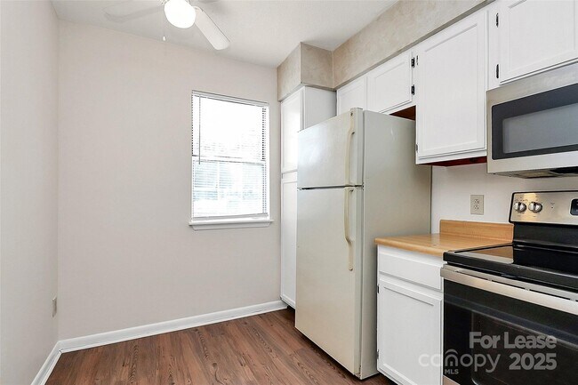 Foto del edificio - 6040 Heath Valley Rd