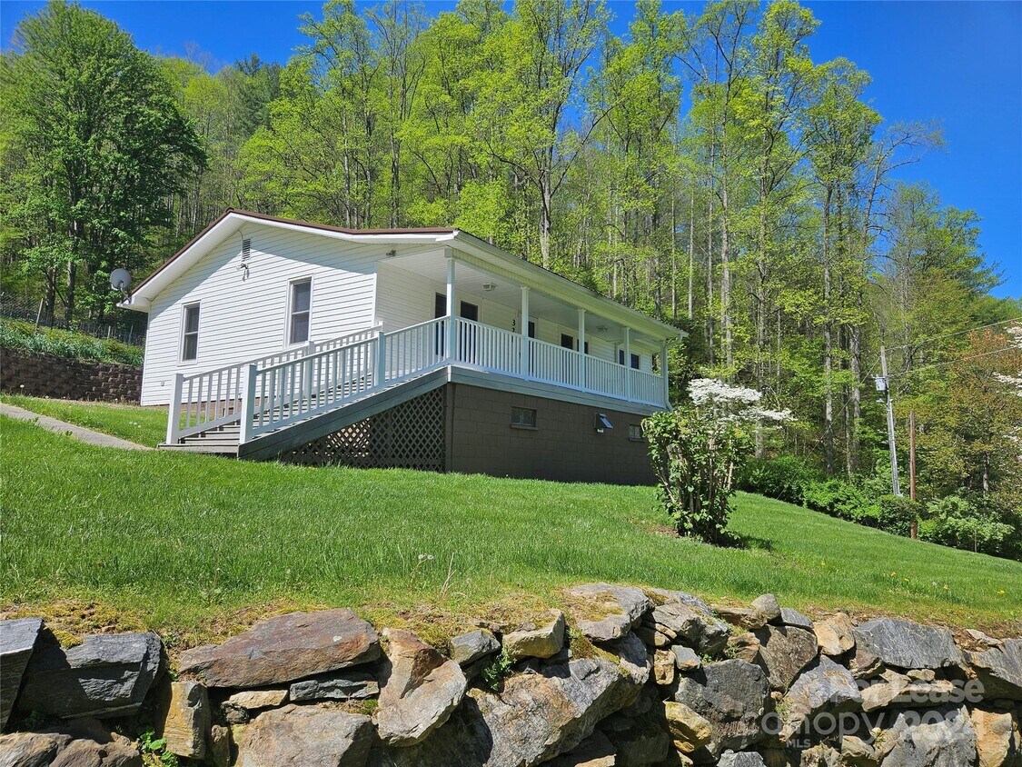 Primary Photo - 328 Bloody Fork Rd