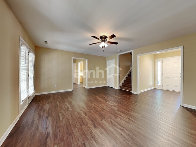 Foto del edificio - 1621 Harper Spring Dr