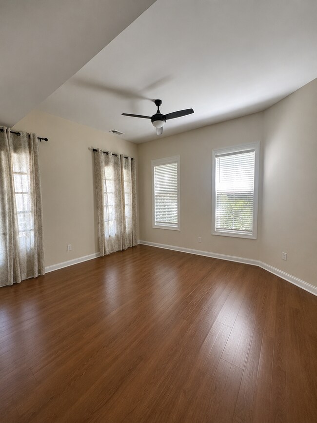 Building Photo - SPACIOUS 2 STORY TOWNHOME ON HENRY ST. AVAILABLE AUGUST 15th