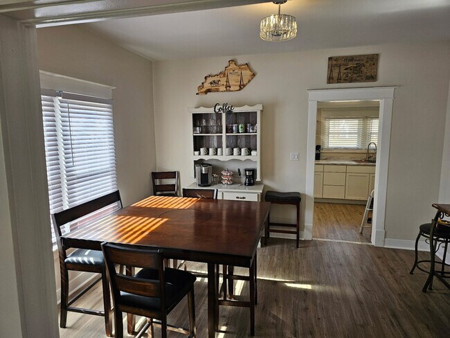 Foto del edificio - 1106 Central Ave