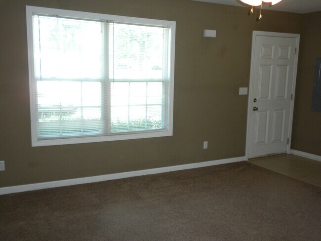 Building Photo - 424-26 E. Highway 124