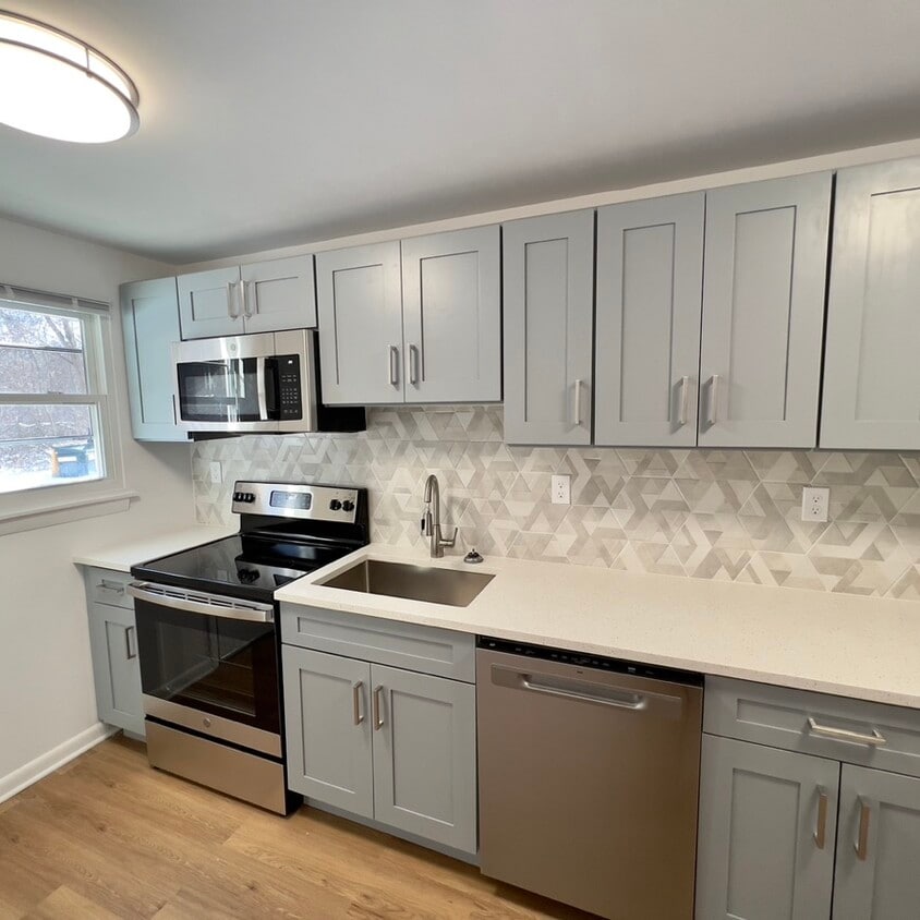 Primary Photo - The Den Hunting Lodge (student)