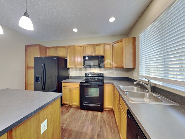 Foto del edificio - 402 Rolling Acre Dr