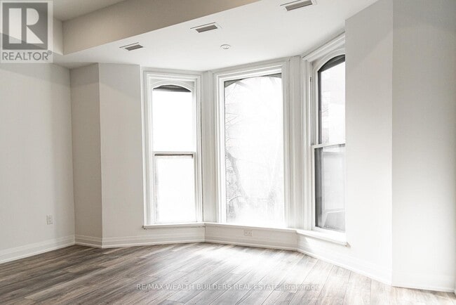 Building Photo - 217 Jarvis St