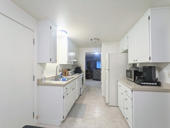 Building Photo - 7510 7th Dr W