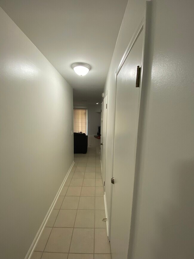 Building Photo - 201 Colony Dr