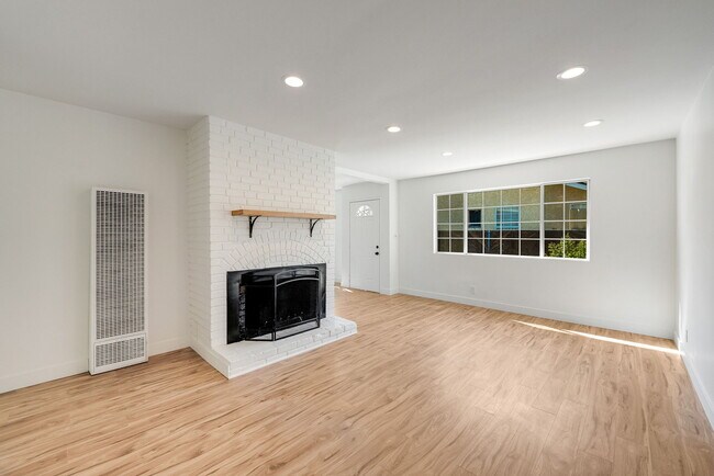 Building Photo - 1517 N Avenue 46
