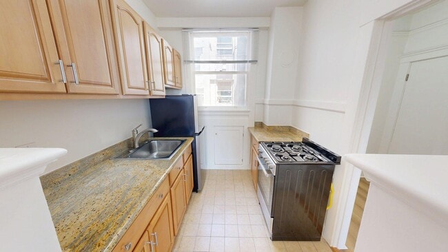 Building Photo - 1047 Bush St