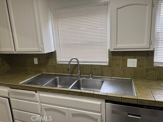 Building Photo - 1835 E 1st St