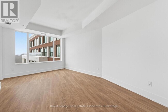 Building Photo - 259 The Kingsway