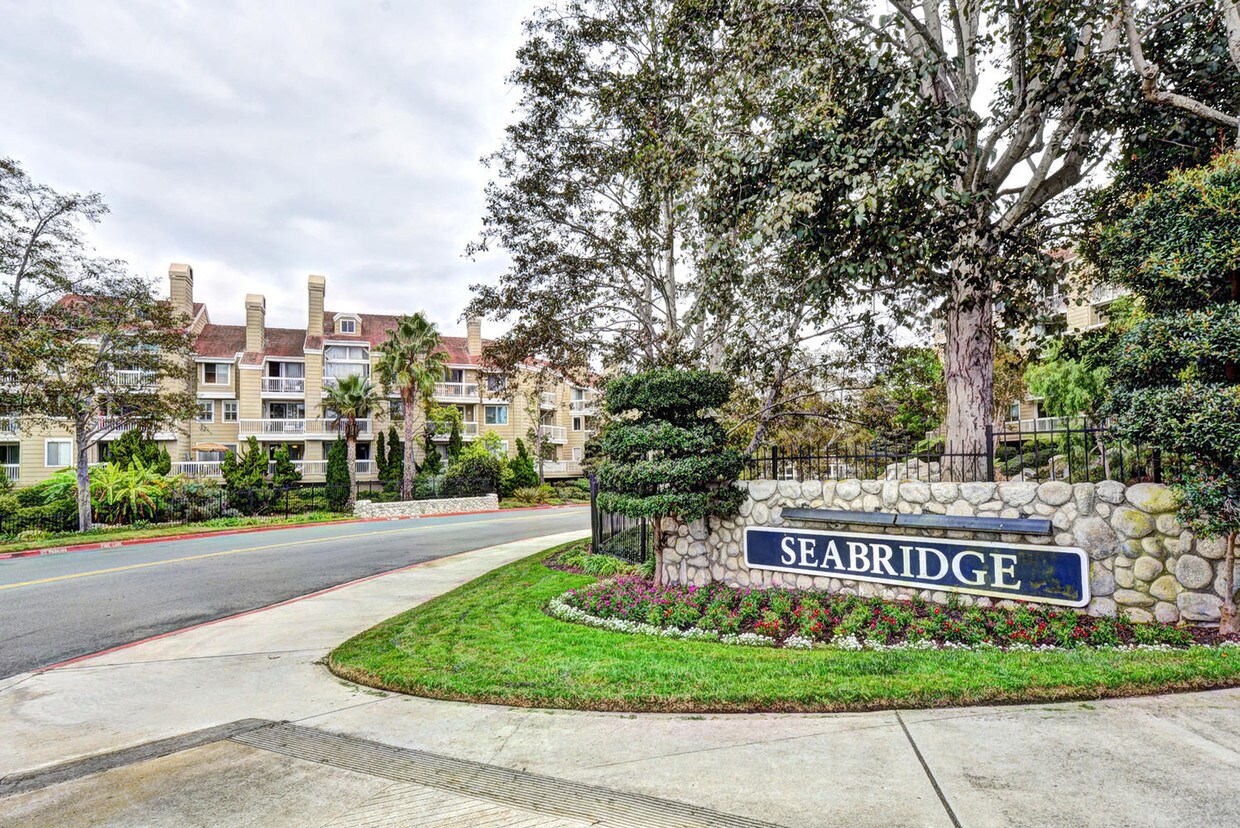 20301 Bluffside Cir, Huntington Beach, CA 92646 Condo for Rent in Huntington Beach, CA