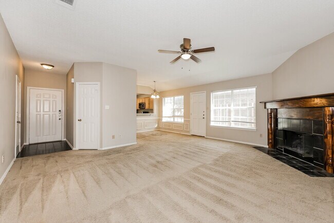 Foto del edificio - 6205 Vista Wood Dr
