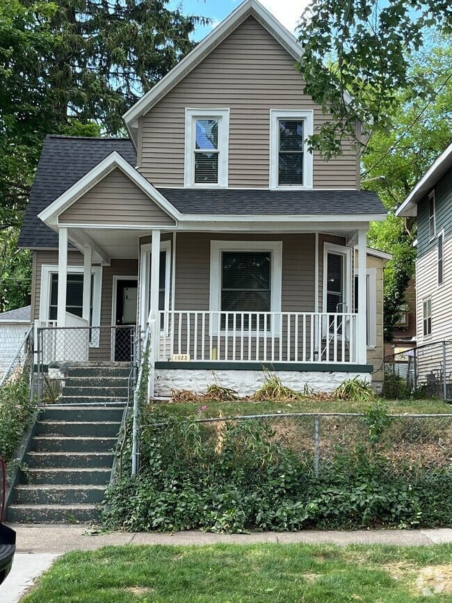 Building Photo - 1023 Sigsbee St SE