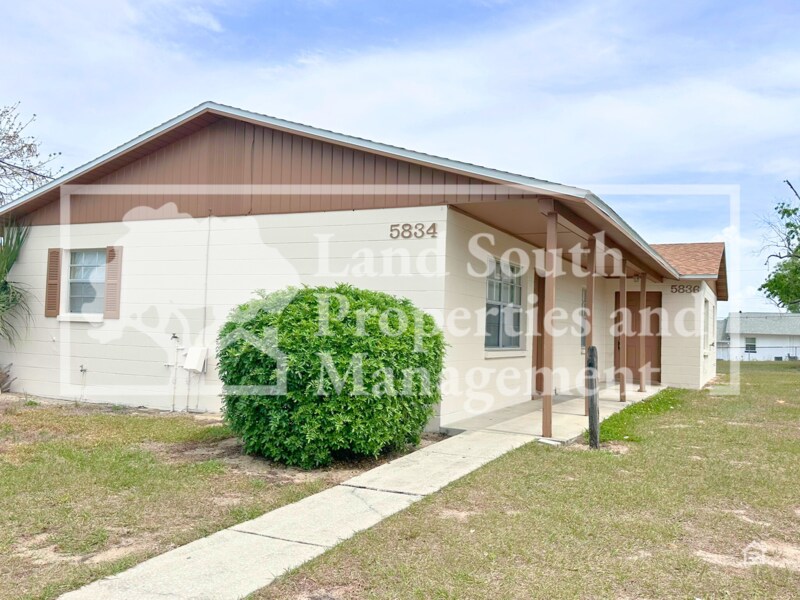 Foto principal - 5834 Charlton Dr