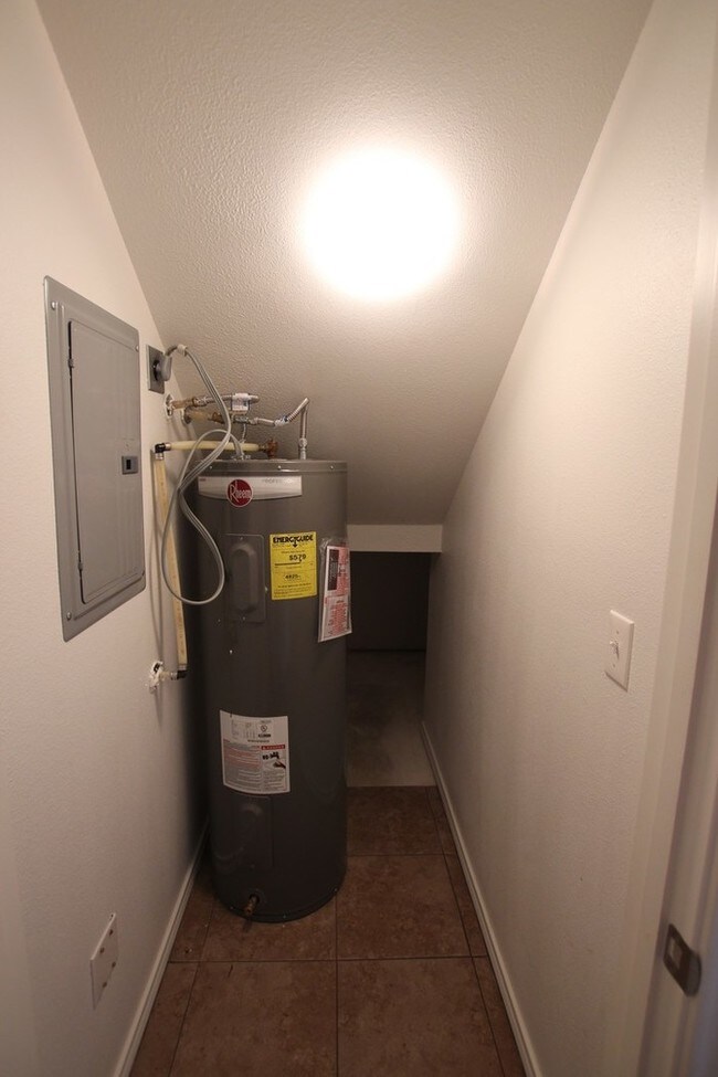 Building Photo - 2 Bedroom Town house for Rent in Lindale!