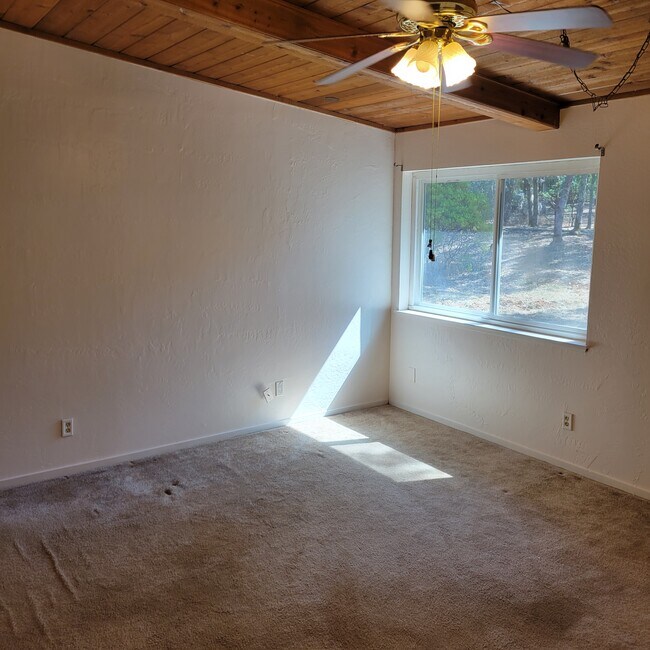 Building Photo - 3727 1 Way Ln