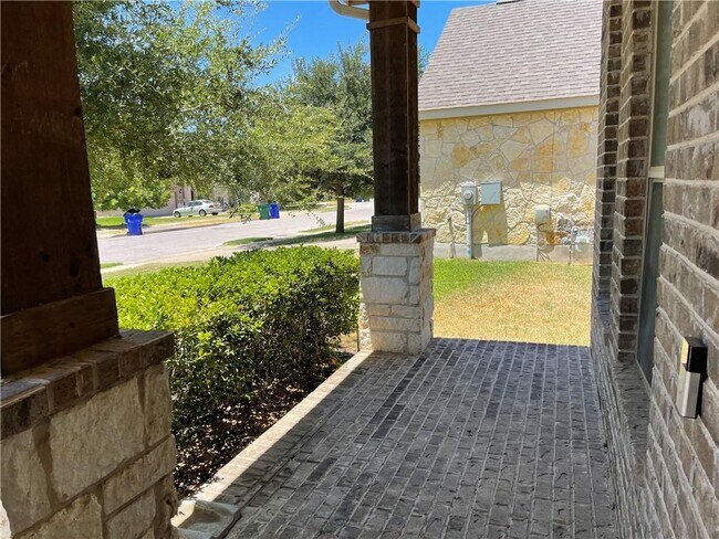 Foto del edificio - 1807 Harvest Bend Ln