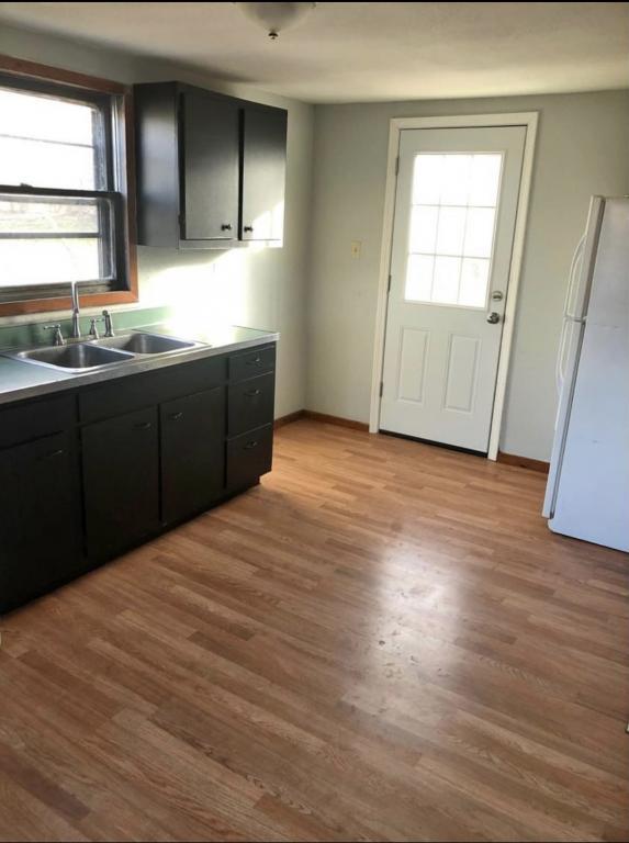 214 W MacArthur Dr House Rental in Rosewood Heights, IL