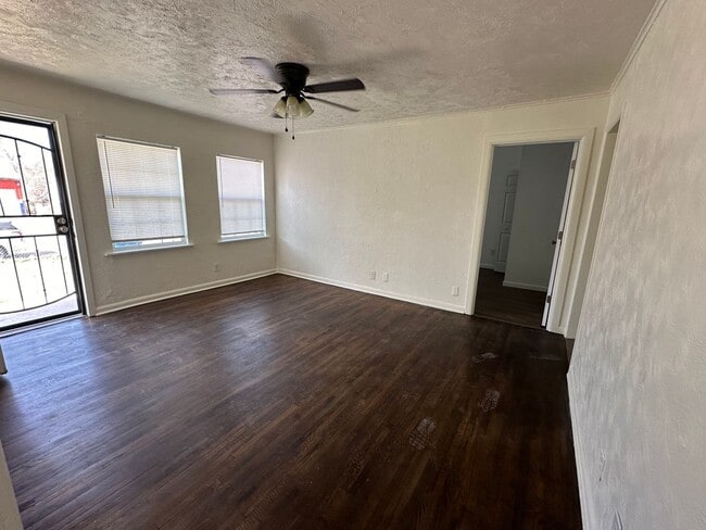 Foto del edificio - 4 Bedroom/1 Bath