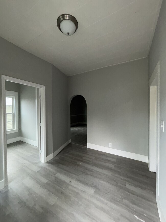 Building Photo - 1120 Elm Ave