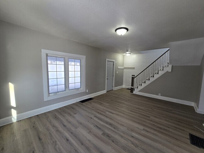 Building Photo - 827 Dawson St