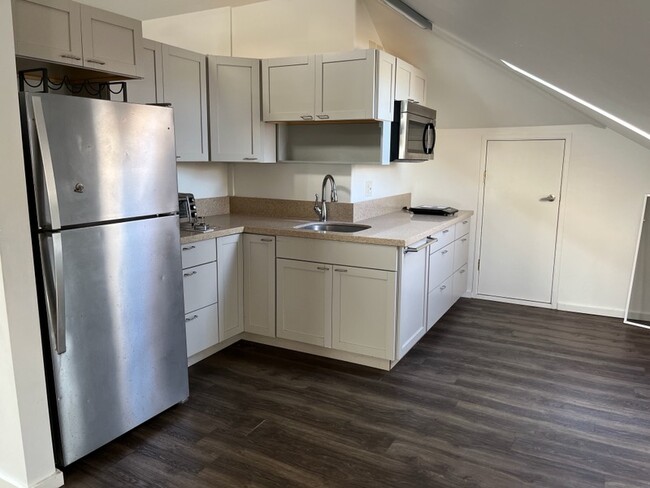 Kitchen - 2500 Pali Hwy